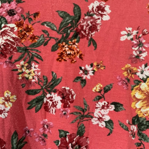 Pretty Floral top. Fantastic Fawn. Very soft and comfortable. - Picture 7 of 7